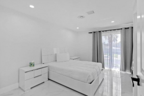 Pompano Gem, 1 mi to Beach & 12 Pickleball courts